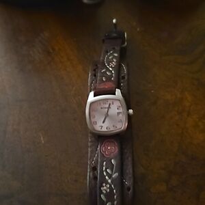 Fossil watch vintage with leather band women's.